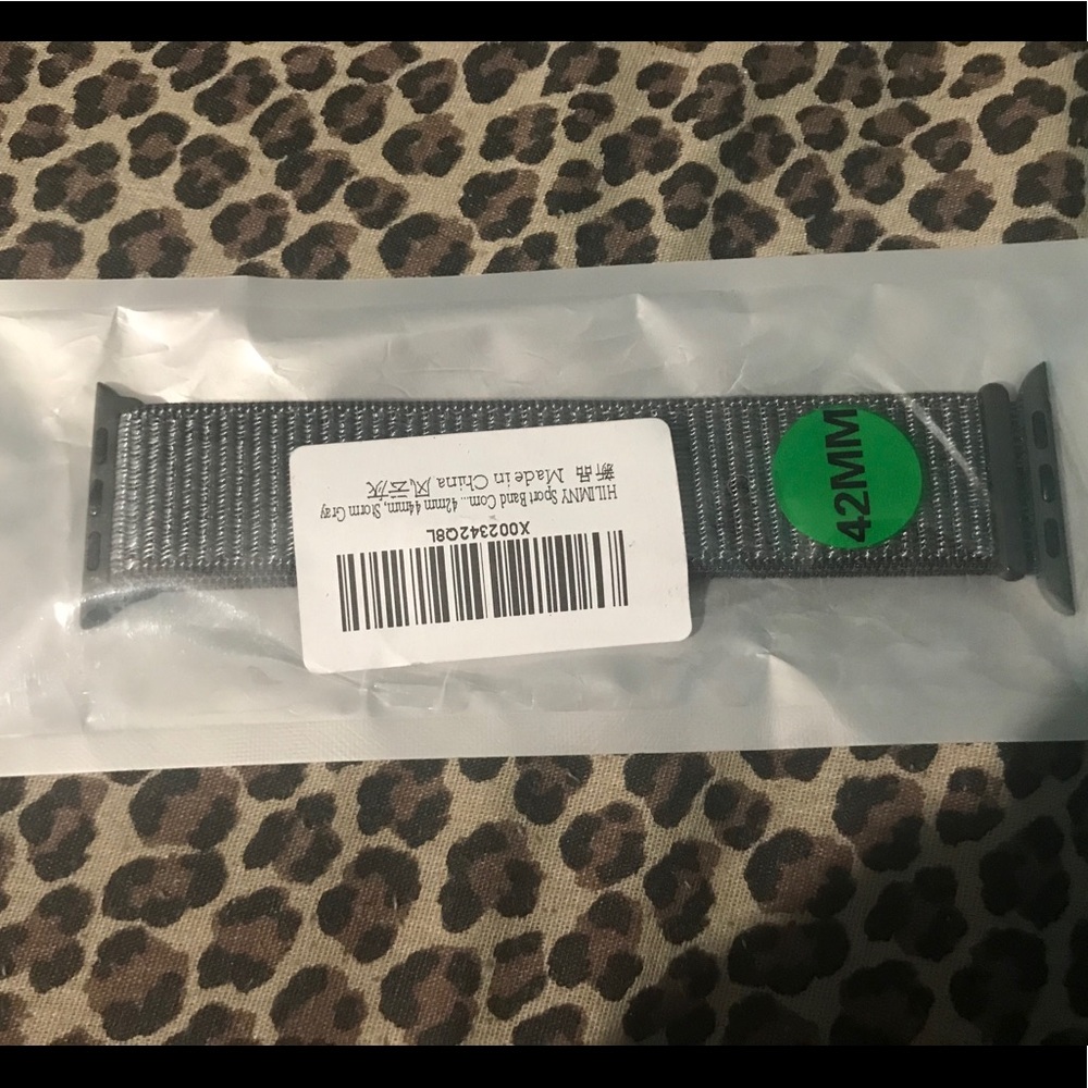 ⭐️NWT!Apple Watch Sport band. Fits 42/44. Color gray